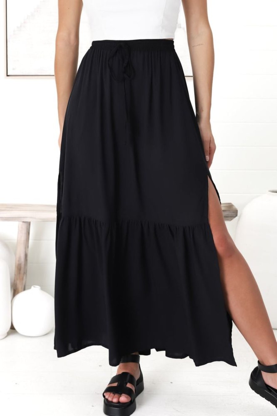 Bottoms Salty Crush | Hellen Maxi Skirt - Black