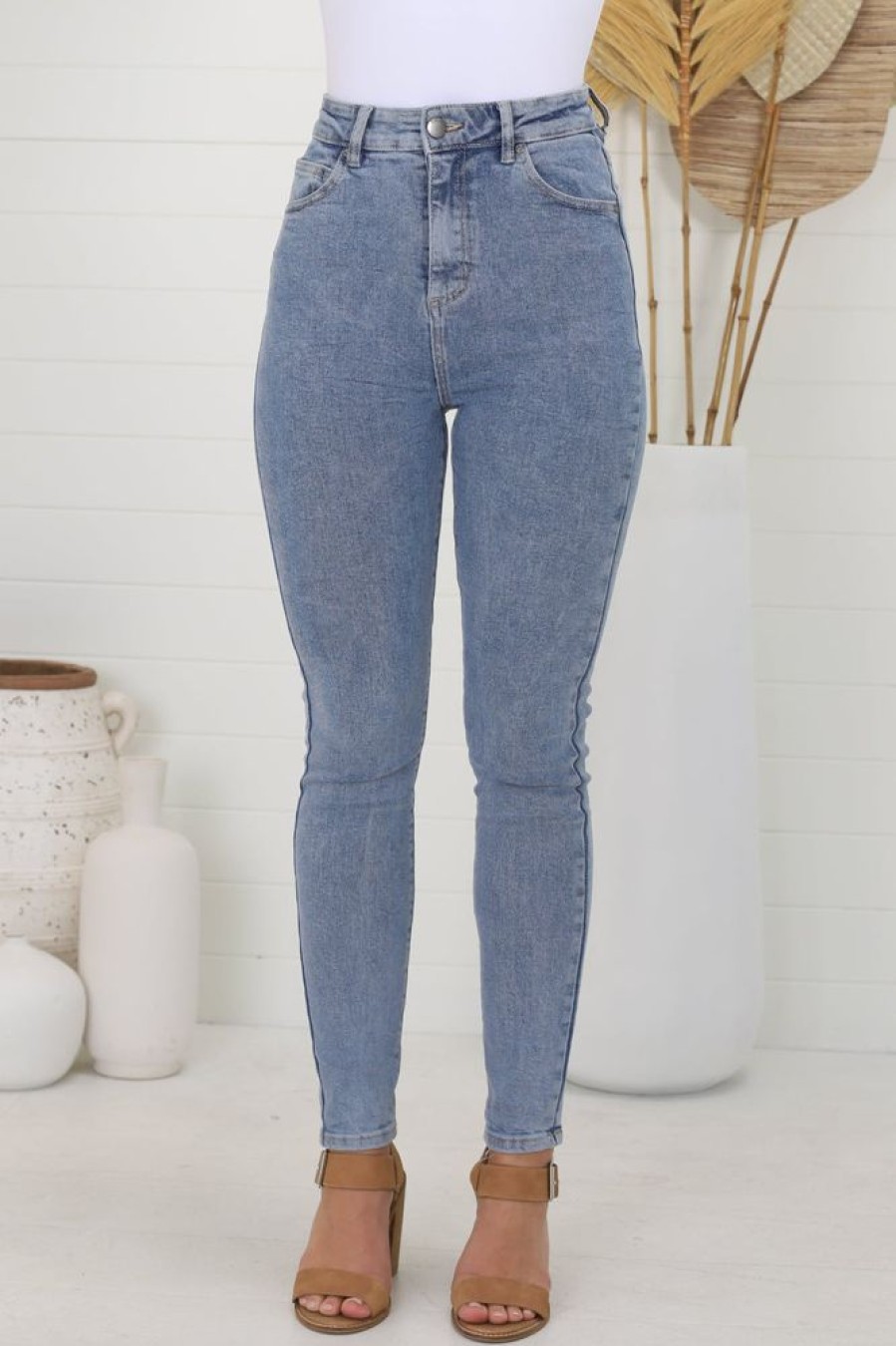 Bottoms Salty Crush | Alini Jeans - Mid Wash Blue